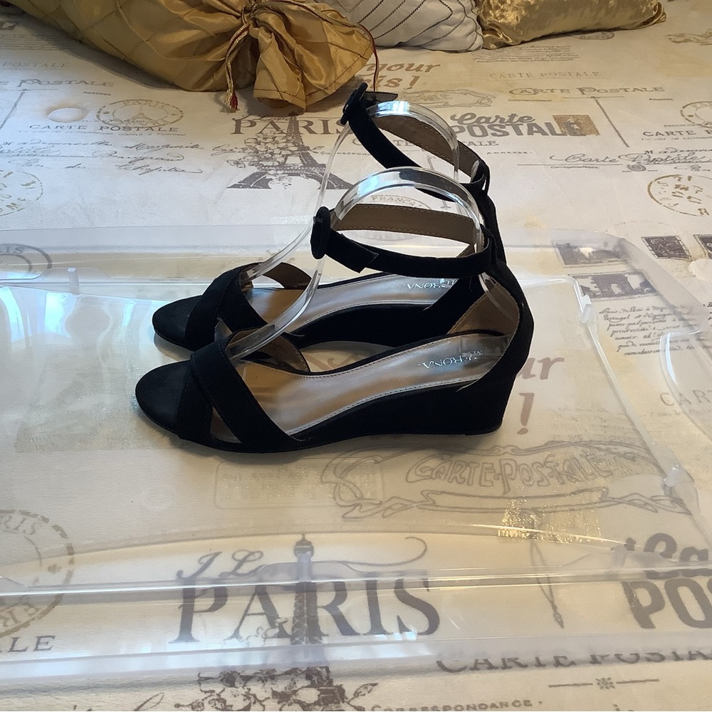 Ladies Merona black low heel wedge sandals - Picture 4 of 5